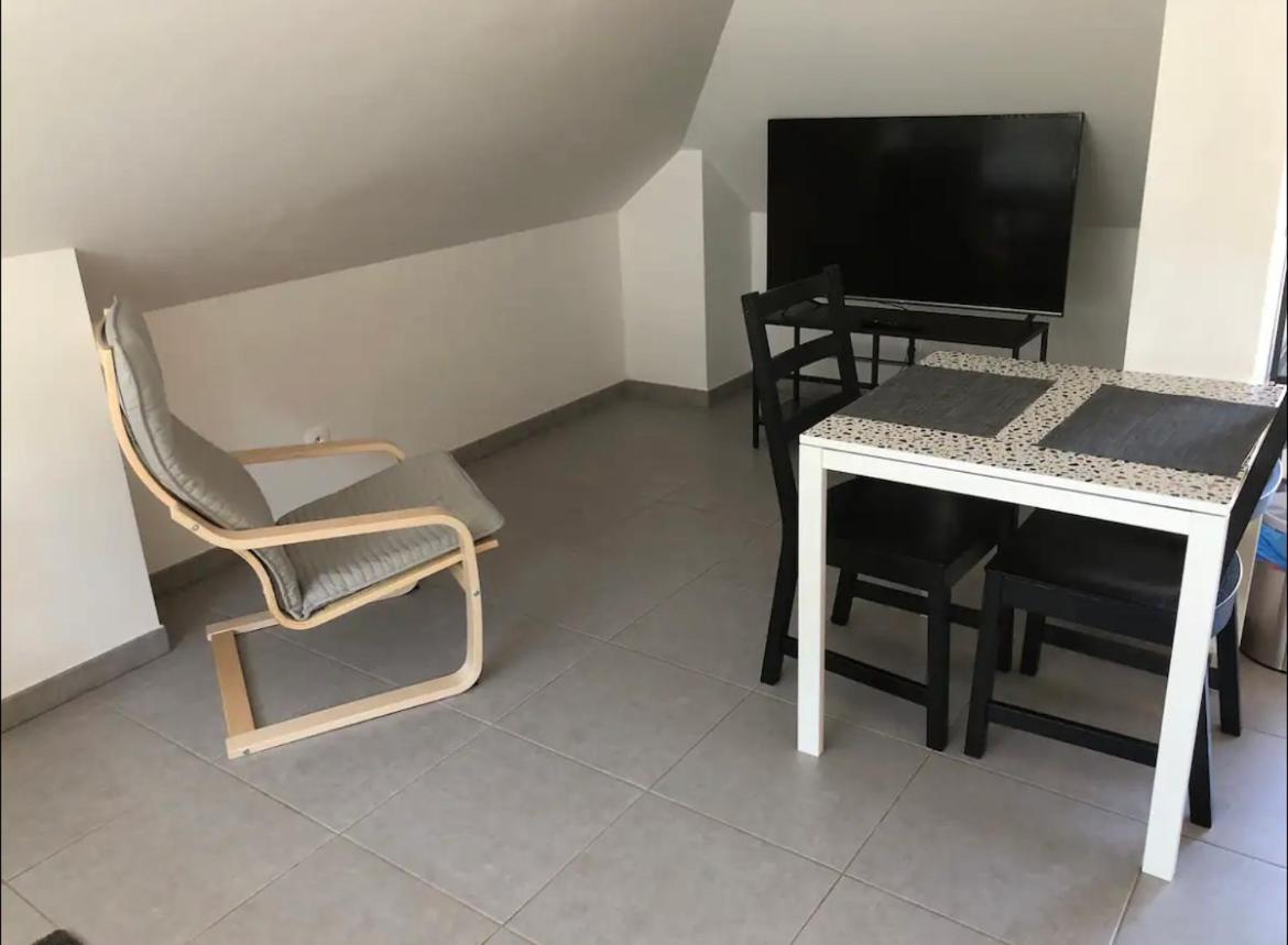 Studio A 300 M De La Gare De Mantes-La-Jolie Exteriér fotografie